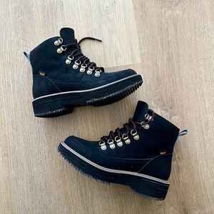 TEVA Black Midform Boots / TEVA shoes fro women